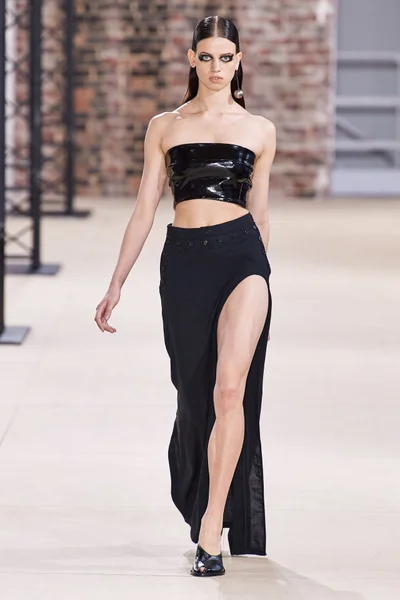 Look 10